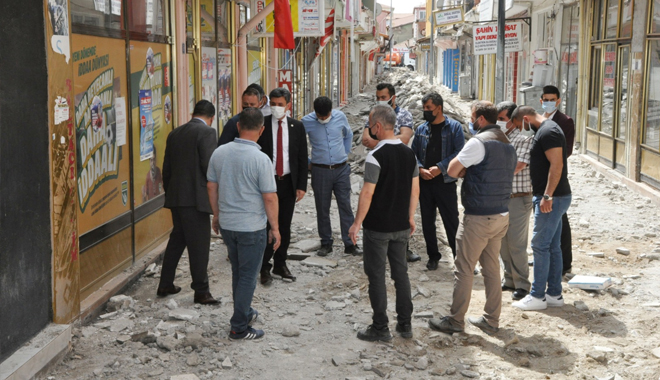 BAŞKAN YILMAZ’DAN YERKÖYDE PARKE YOL ÇALIŞMALARI  DENETİMİ