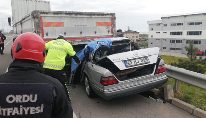 YOZGATA DÖNERKEN TIR’IN ALTINA GİREN SÜRÜCÜ CANVERDİ