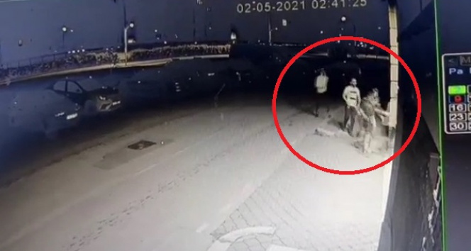 Kısıtlamayı ihlal eden gençler polisi görünce böyle kaçtı