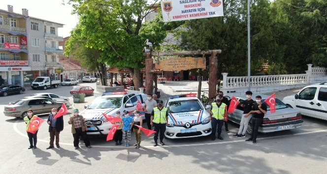 ÇEKEREKTE JANDARMADAN ‘MASKENİ ve KEMERİNİ TAK‘ ETKİNLİĞİ