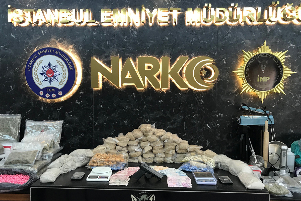 Sabiha Gökçen Havalimanı'nda midelerinde uyuşturucu madde taşıyan 3 İranlı yakalandı