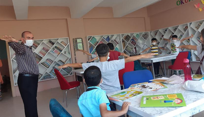 PROF.BÖYÜKATADAN KÖYLERDE OKUMA ETKİNLİKLERİNE DEVAM