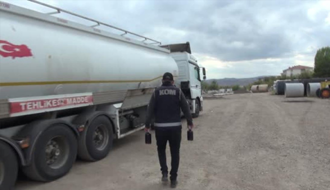 YOZGAT’TAN KAÇAK AKARYAKIT TAŞIYAN TIR KIRIKKALEDE YAKALANDI