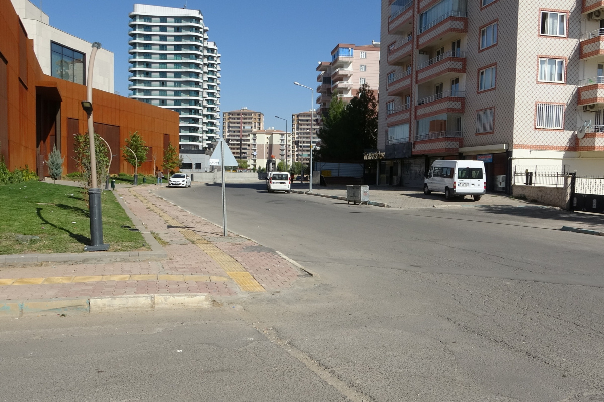 Diyarbakır’da 'yan baktın' kavgasında bir öğrenci bıçaklanarak öldürüldü