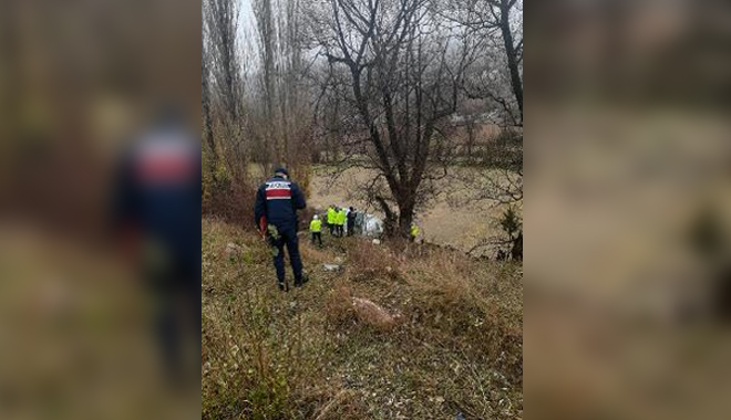 AKDAĞMADENİNDE CENAZE ARACI DEVRİLDİ: 1 ÖLÜ, 1 YARALI