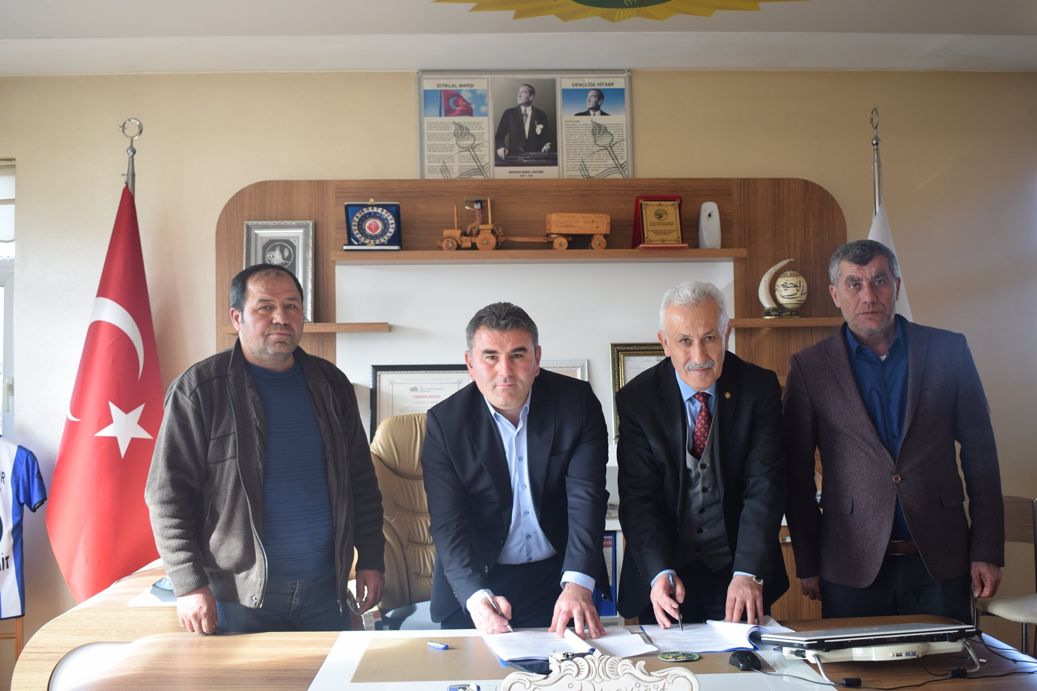 SIRÇALIDA SENDİKALI İŞÇİLERİ SEVİNDİREN SÖZLEŞME İMZALANDI