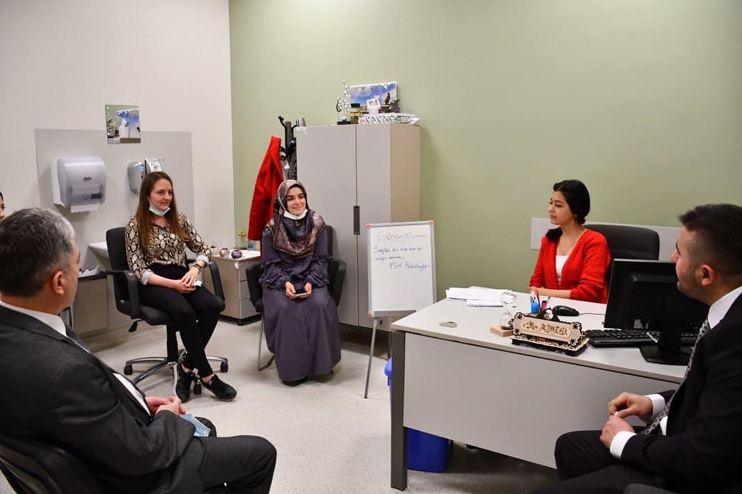 BAŞHEKİM DR.KOZANDAN PSİKOLOGLARA GÜNLERİNİ KUTLAMA ZİYARETİ