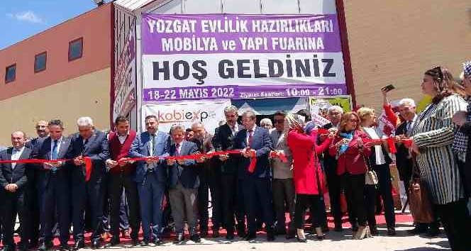 BU FUARIN AÇILIŞ KURDELASINI KATILIMCILAR BİRLİKTE KESTİLER