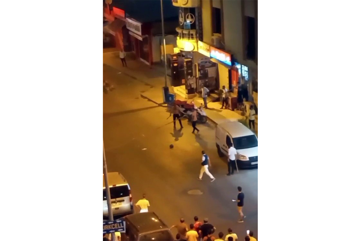 Esenyurt’ta dehşet dolu anlar: Döner bıçağıyla ortalığı birbirine kattı