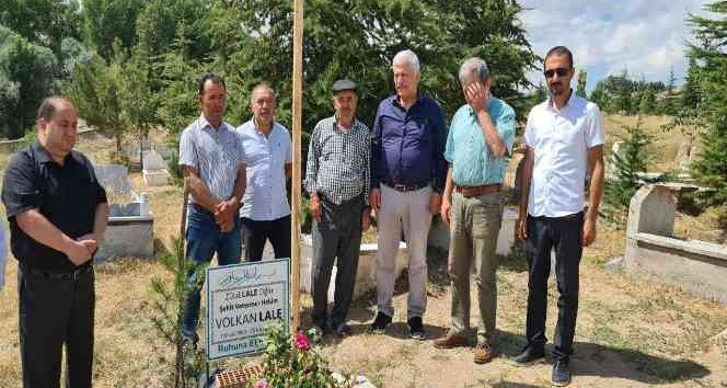 BIÇAKLANARAK ÖLDÜRÜLEN VETERİNER, MEZARI BAŞINDA ANILDI