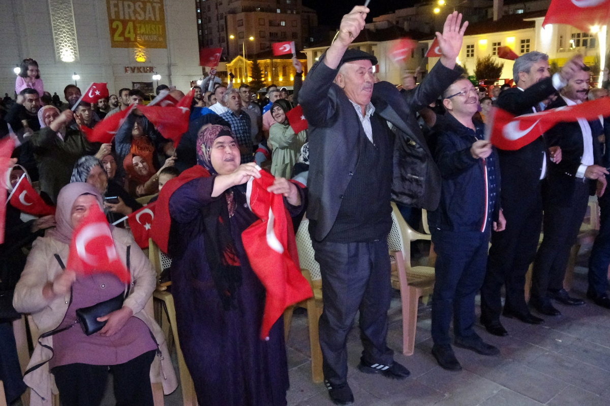 HEMŞEHRİMİZ RIZA KAYAALP 5.KEZ DÜNYA ŞAMPİYONU