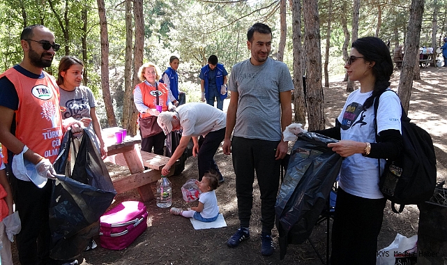 YOZGAT’IN GÖNÜLLÜLERİNDEN MİLLİ PARK ÇAMLIKTA MINTIKA TEMİZLİĞİ