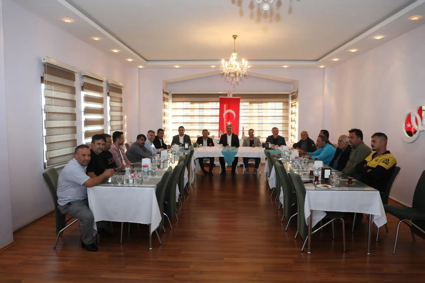 BAŞKAN KÖSE ve AMATÖR SPOR KULÜP YÖNETİCİLERİ YEMEKTE BULUŞTU