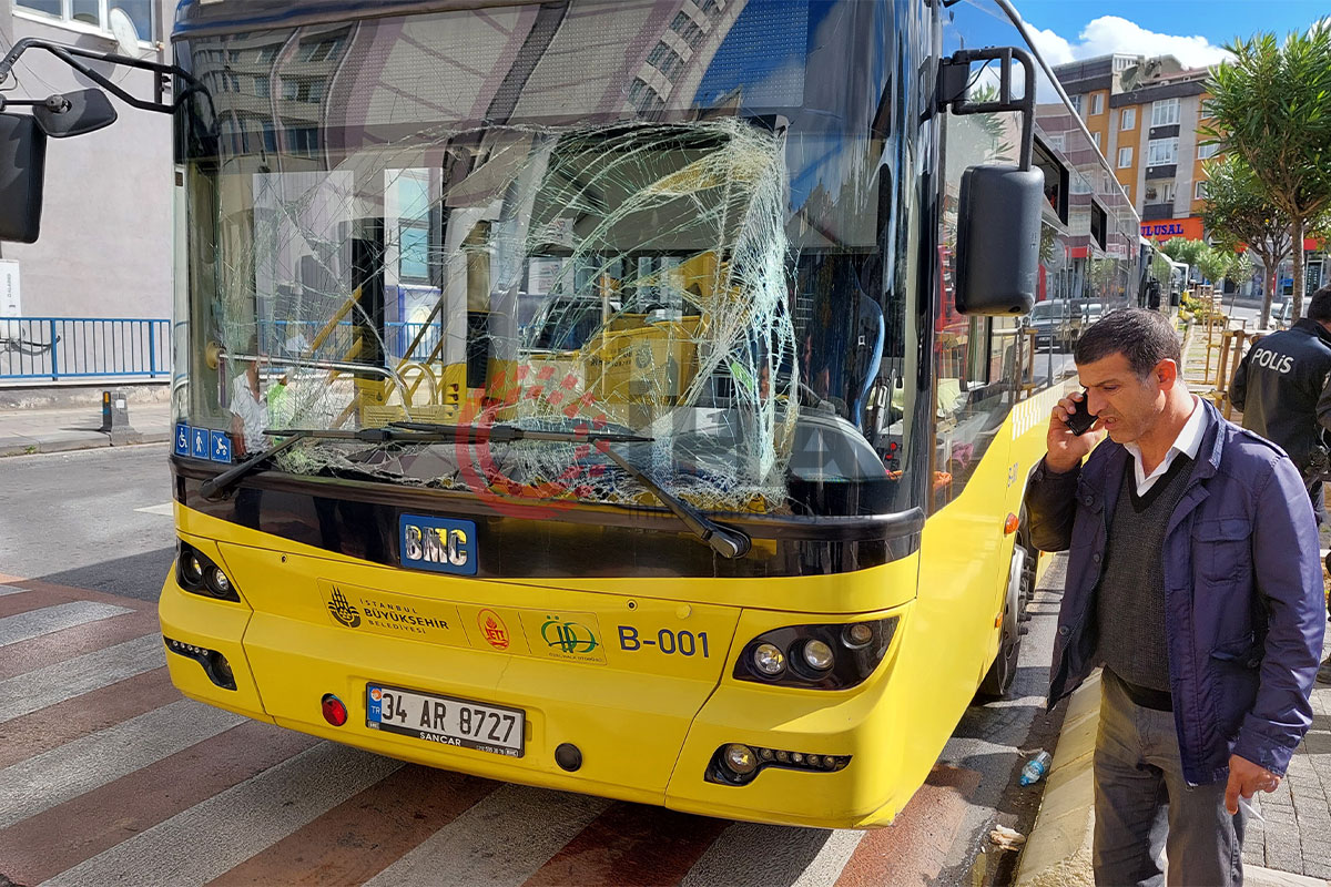 Gaziosmanpaşa'daki İETT peronlarında feci kaza: Şoför iki otobüsün arasında sıkıştı
