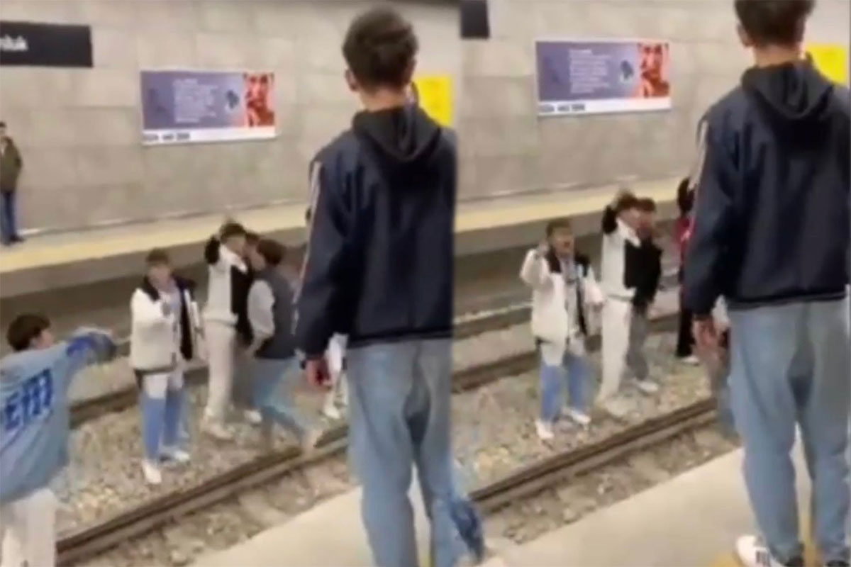 Bursa metrosunda gençlerden akıl almaz hareket