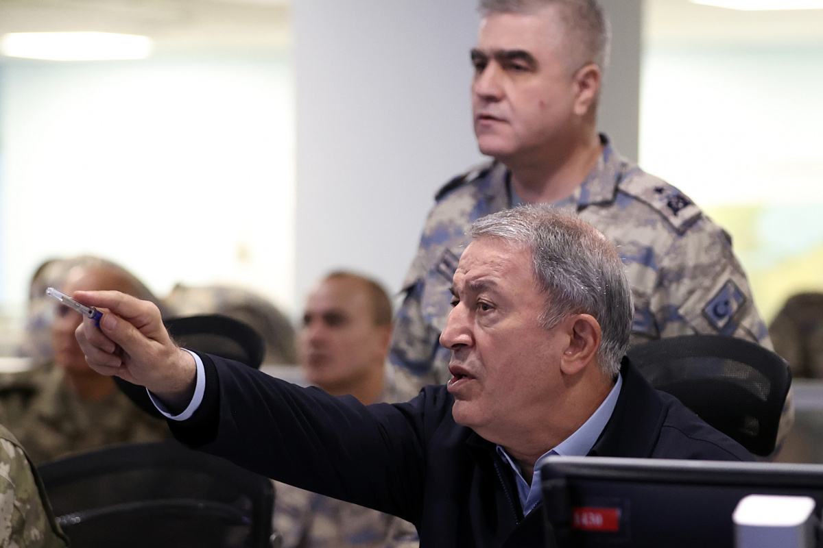 Bakan Akar, 'Pençe-Kılıç Hava Harekatı'nı Hava Kuvvetleri Harekat Merkezinden sevk ve idare etti