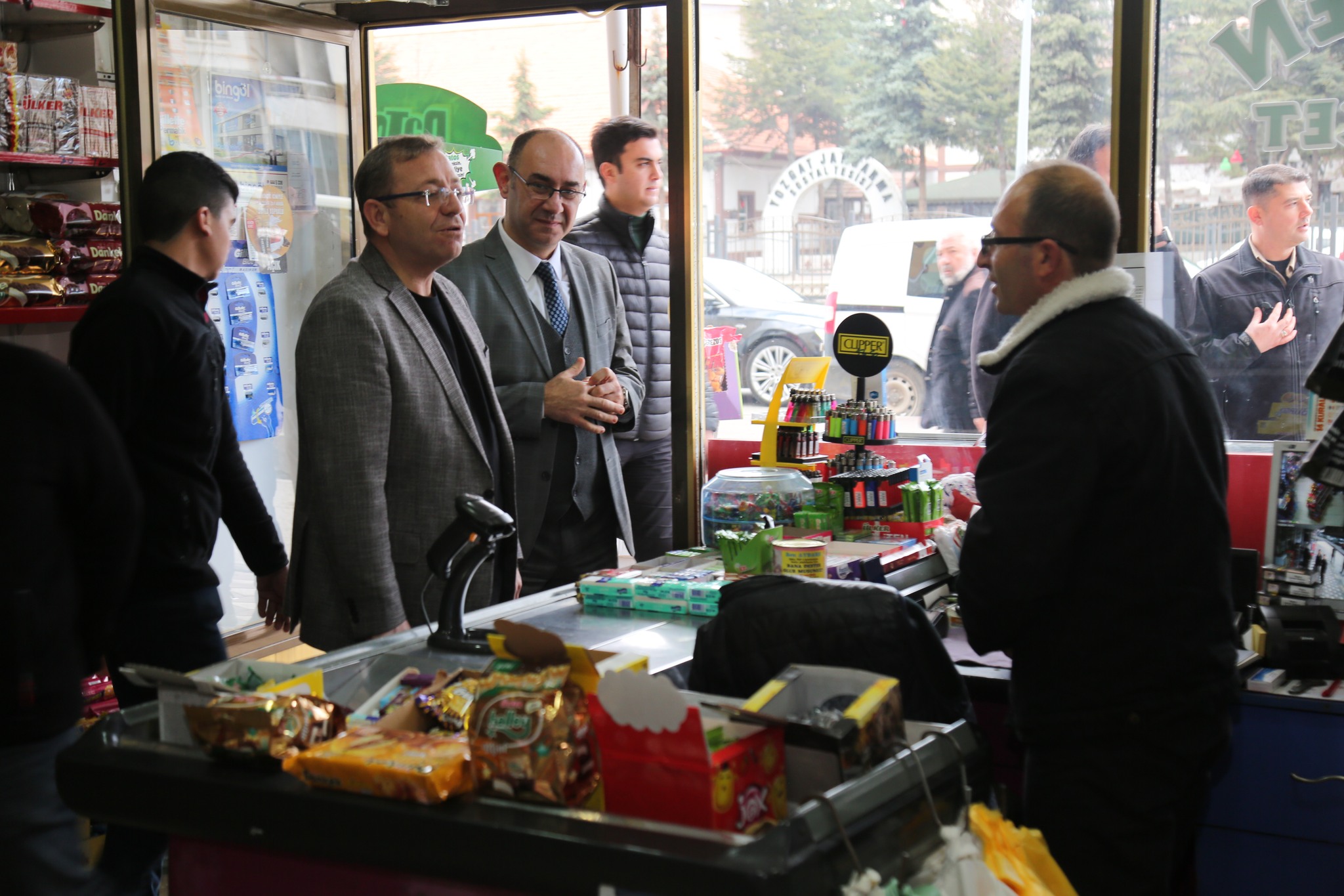  VALİ ZİYA POLAT, BU KEZ SİVAS CADDESİ ESNAFI İLE DERTLEŞTİ