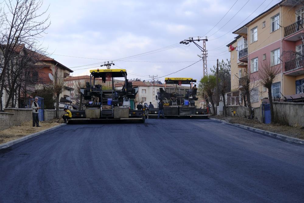 AKDAĞMADENİ BELEDİYESİNDEN  3 MAHALLEDE ASFALT SEFERBERLİĞİ