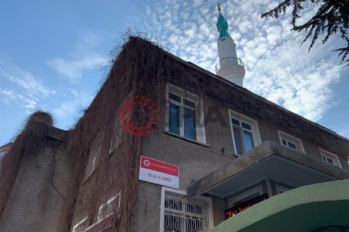 Yıkılması gündeme gelen Hal Camii’nin cemaati karara tepki gösterdi
