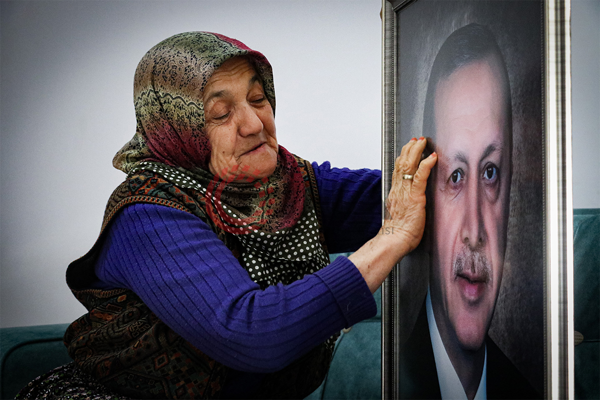 Zülfiye nine, hazırladığı yaprak sarmalarını ikram etmek için Cumhurbaşkanı Erdoğan’ı bekliyor