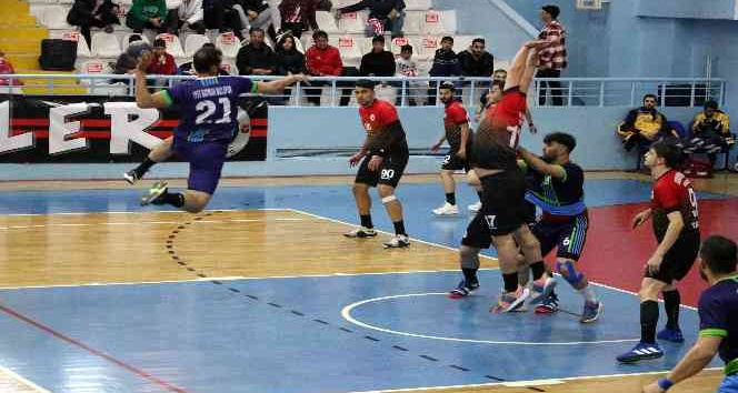 YOZGAT BELEDİYESİ HENTBOL EKİBİ 2. YARIYA GALİBETLE BAŞLADI