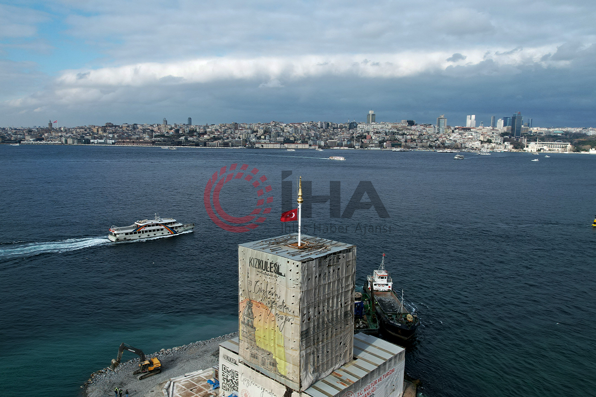 Kız Kulesi’nde Türk Bayrağı ve alem ortaya çıktı