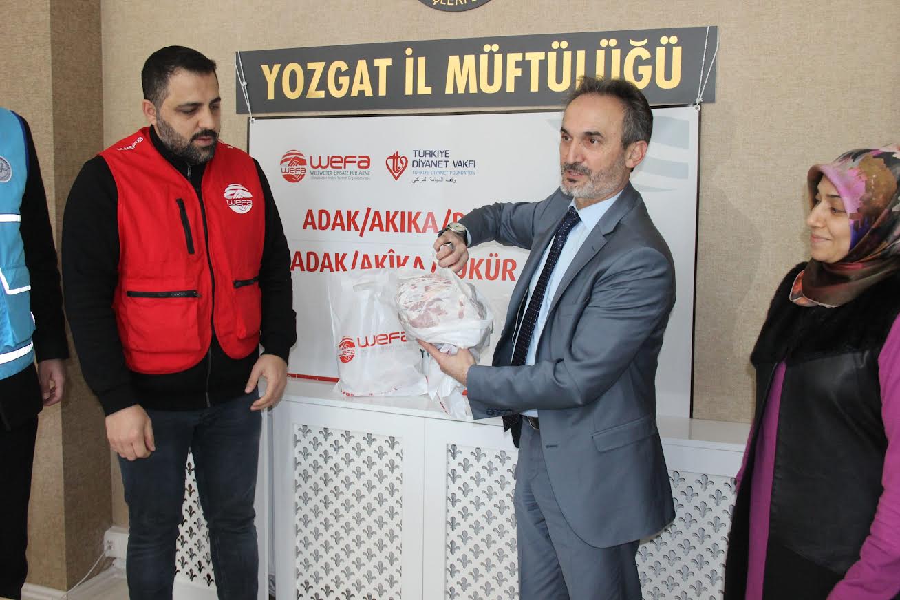 YOZGAT MÜFTÜLÜĞÜNDE İHTİYAÇ SAHİBİ AİLELERE ET DAĞITIMI