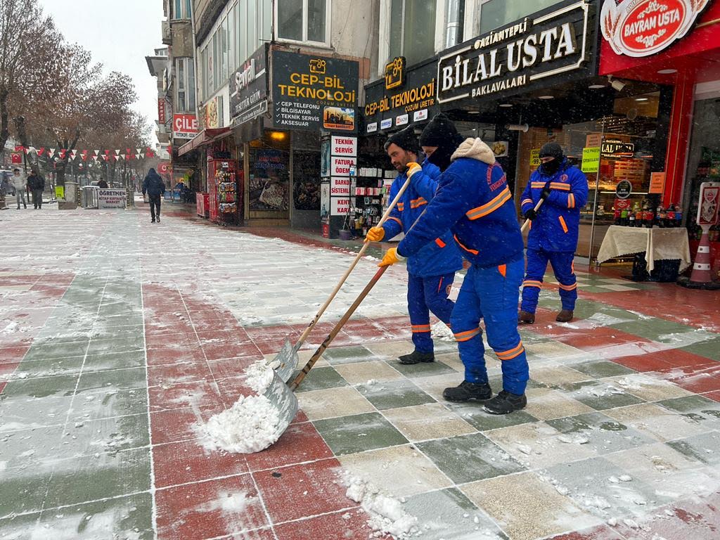 BAŞKAN KÖSE: KARLA MÜCADELE EKİBİMİZ 24 SAAT ÇALIŞACAK