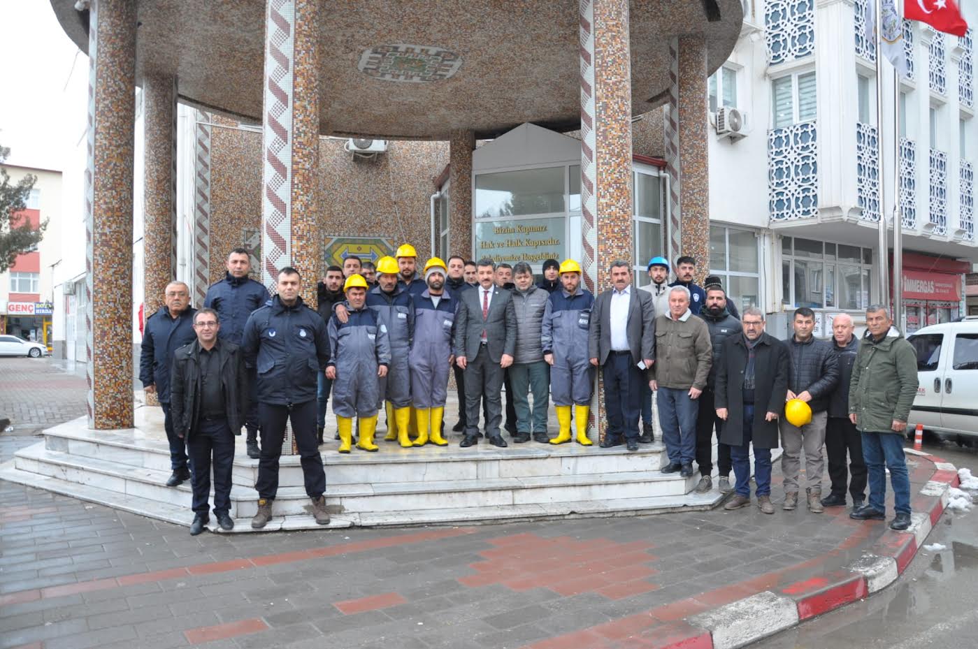 YERKÖY BELEDİYESİ’NDEN DEPREM BÖLGESİNE YARDIM EKİBİ SEVKİYATI