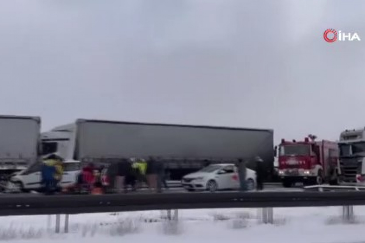 Bolu'da büyük trafik kazası, Ankara istikametine TEM otoyolu trafiğe kapandı