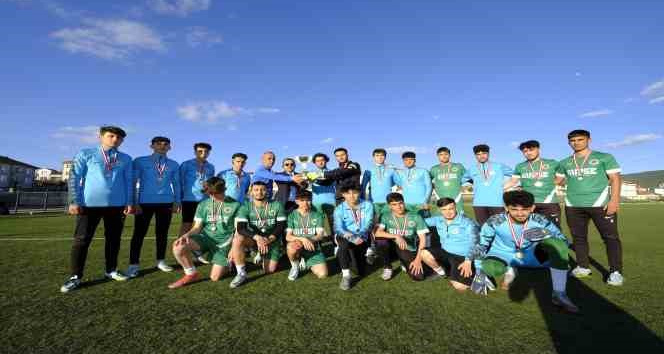 AKDAĞMADENİ BELEDİYESPOR  U-18  YOZGAT LİGİ ŞAMPİYONU OLDU