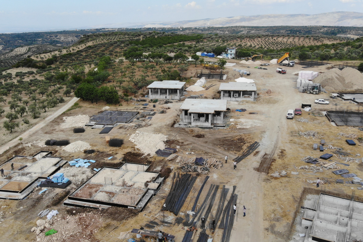 Depremin en büyük yıkımı yaptığı Hatay’da, köy evleri de yükseliyor