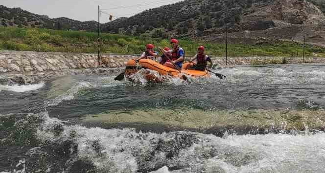 OKUL SPORLARI RAFTİNG TÜRKİYE ŞAMPİYONASI ÇEKEREK’TE BAŞLADI