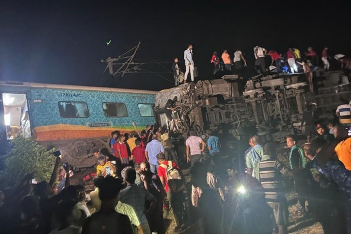 Hindistan’da tren kazası: 50 ölü, 350 yaralı