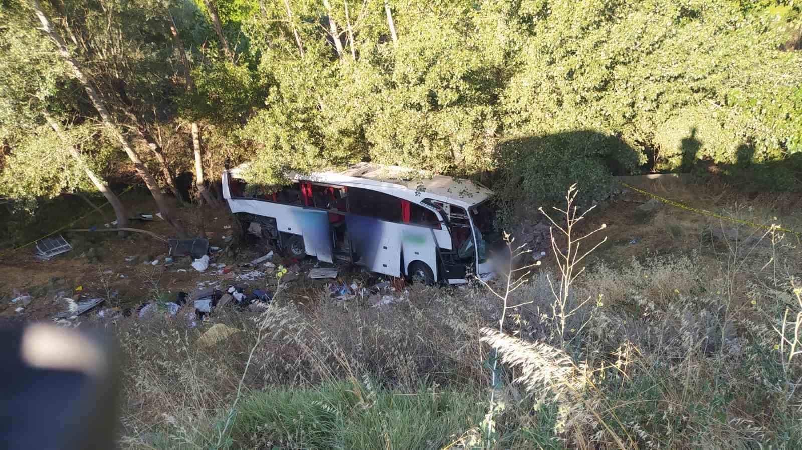 OTOBÜS KAZASINDA ÖLEN 12 KİŞİNİN KİMLİKLERİ BELLİ OLDU