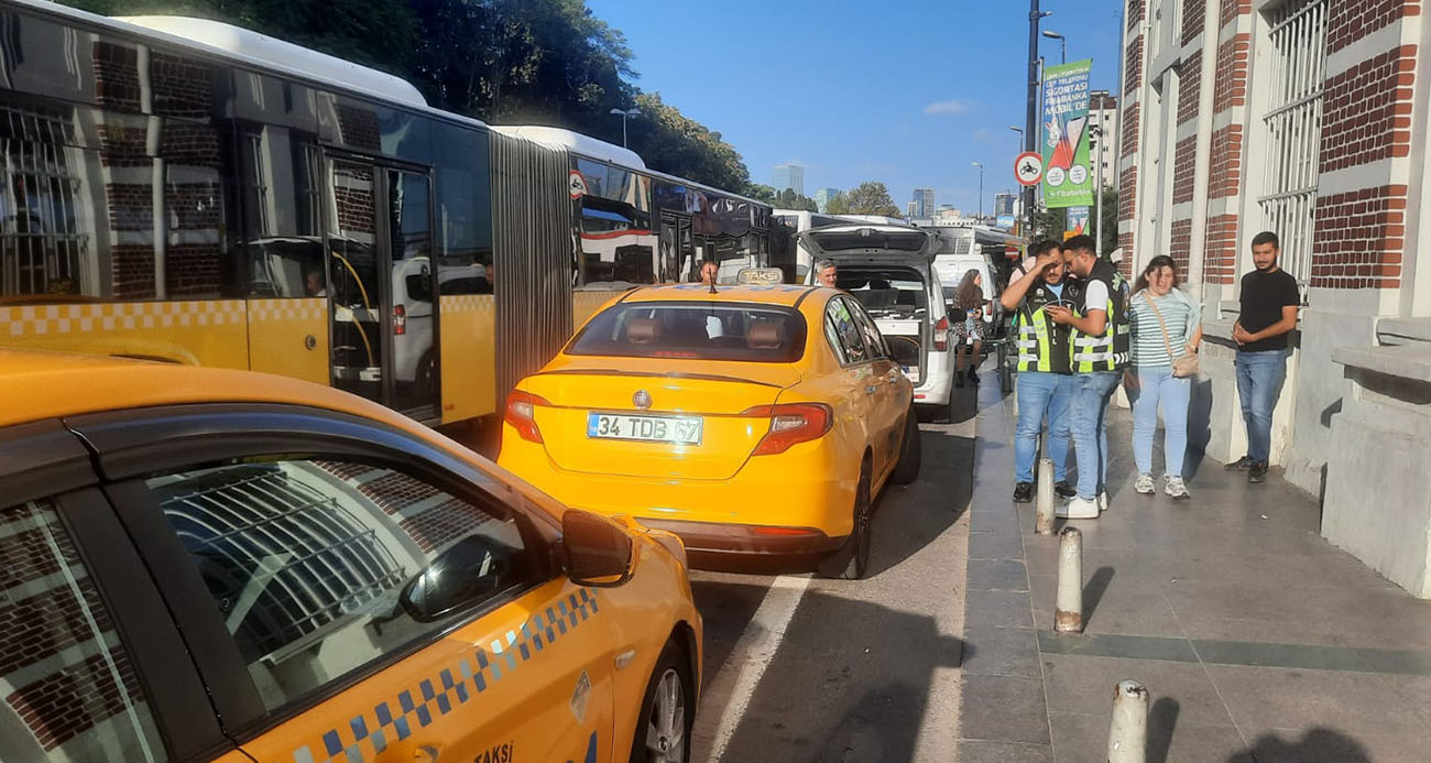 YOLCU SEÇTİKLERİ İÇİN ARAÇLARI BAĞLANAN İKİ TAKSİCİDEN “KARŞININ TAKSİSİYİZ” SAVUNMASI