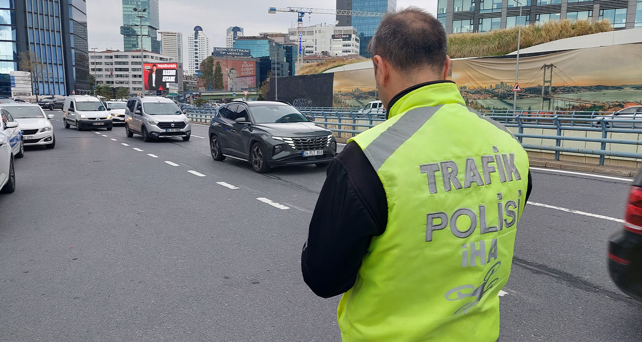 BEŞİKTAŞ’TA YAYALARA YOL VERMEYEN SÜRÜCÜLERE CEZA YAZILDI