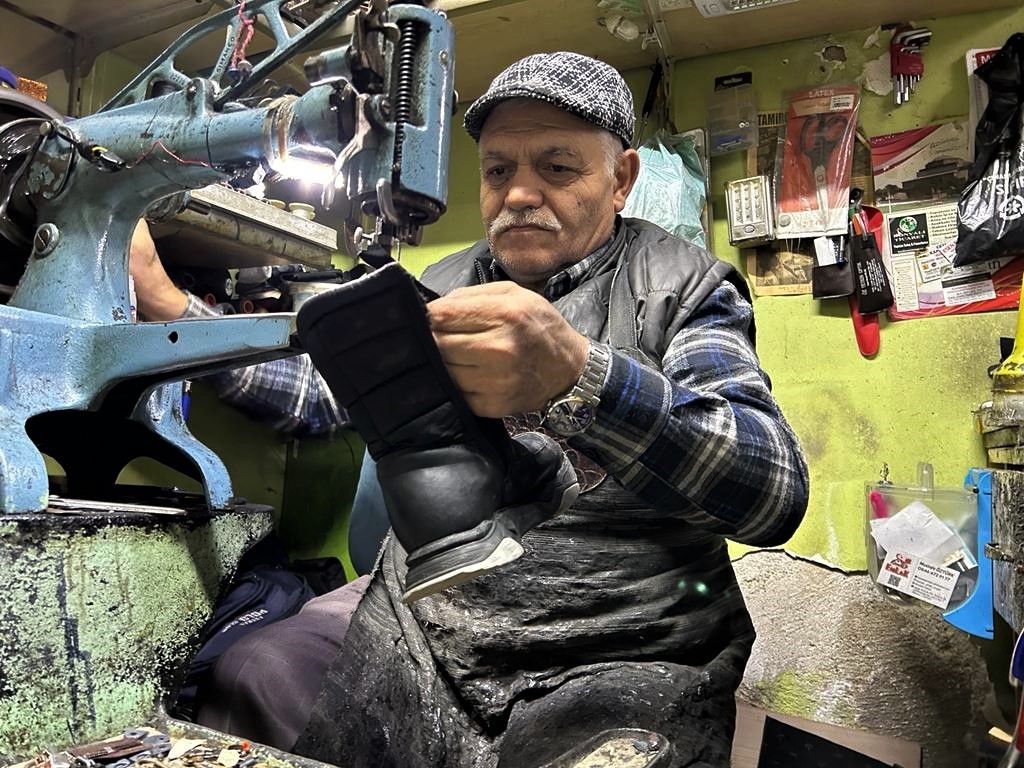 55 YILLIK AYAKKABI TAMİR USTASI KAYMAZ’DAN İLGİNÇ İDDİA