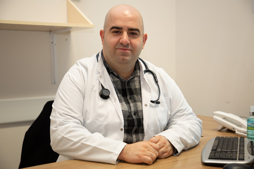 ÜNİVERSİTE HASTANESİNE ATANAN GÖĞÜS DOKTORU GÖREVE BAŞLADI
