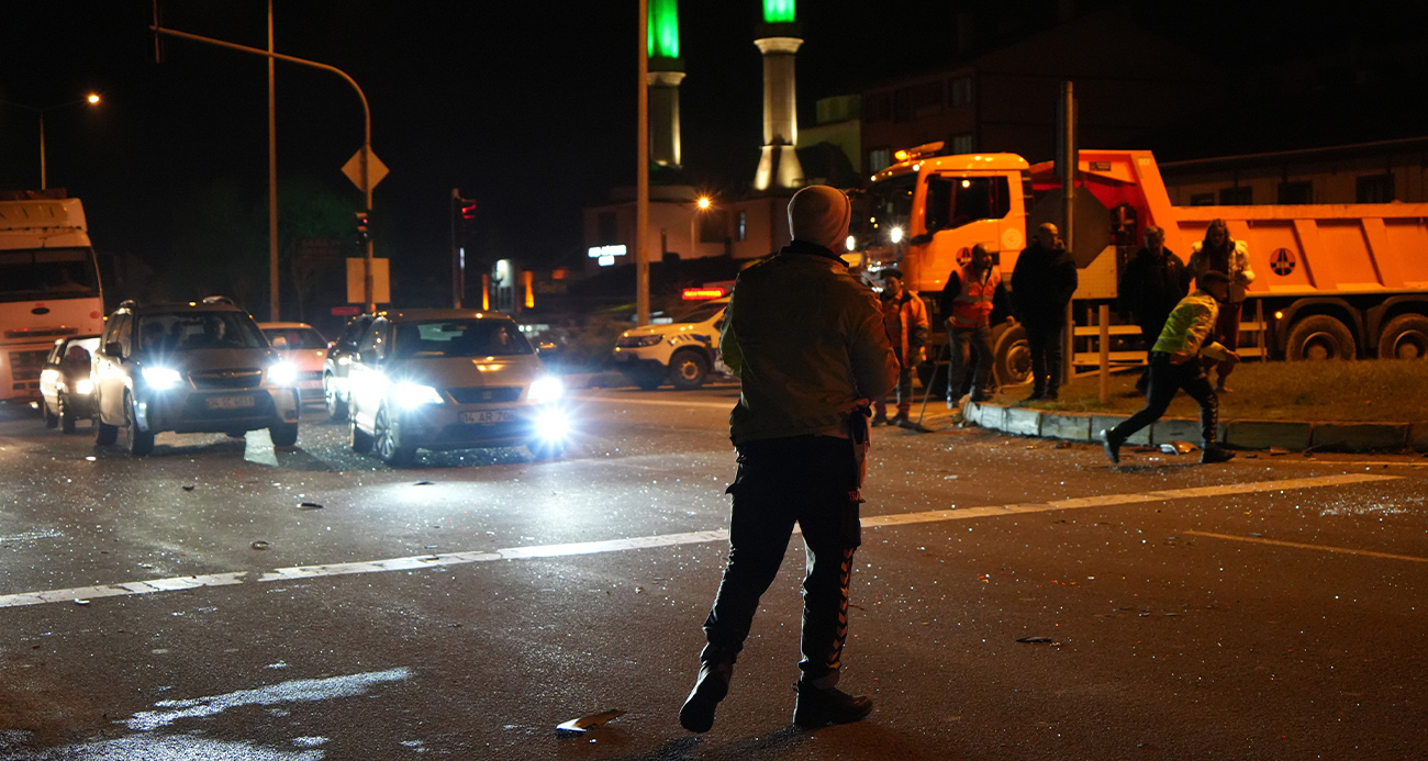 TRAFİK IŞIKLARINDA FECİ KAZA: 3’Ü AĞIR 6 YARALI