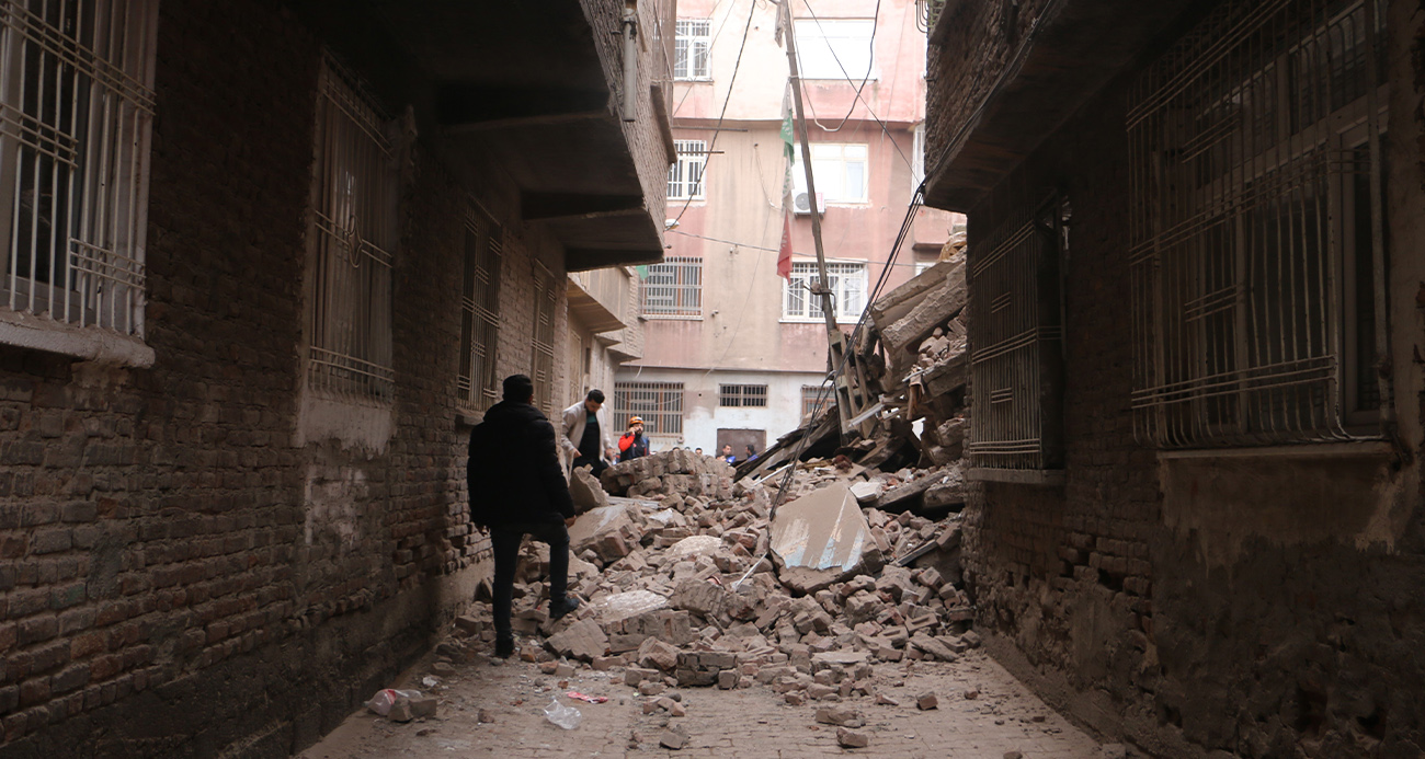 DİYARBAKIR’DA ÇÖKEN BİNADA KİMSENİN OLMADIĞI BELİRLENDİ