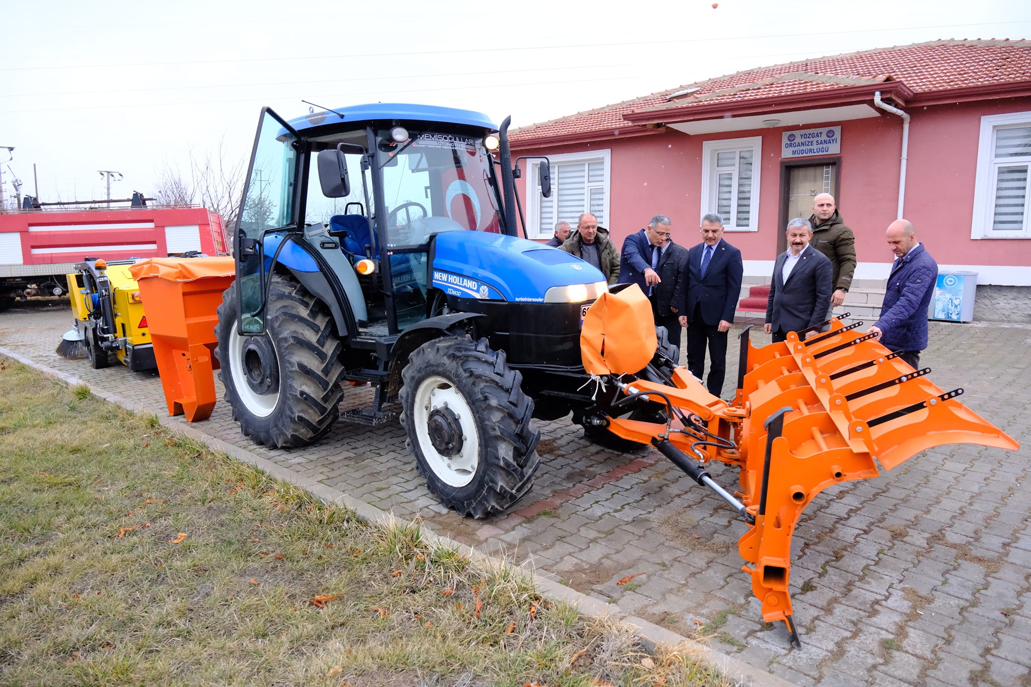 ORGANİZE SANAYİ BÖLGESİNE KARLA MÜCADELE İÇİN EKİPMAN TAKVİYESİ