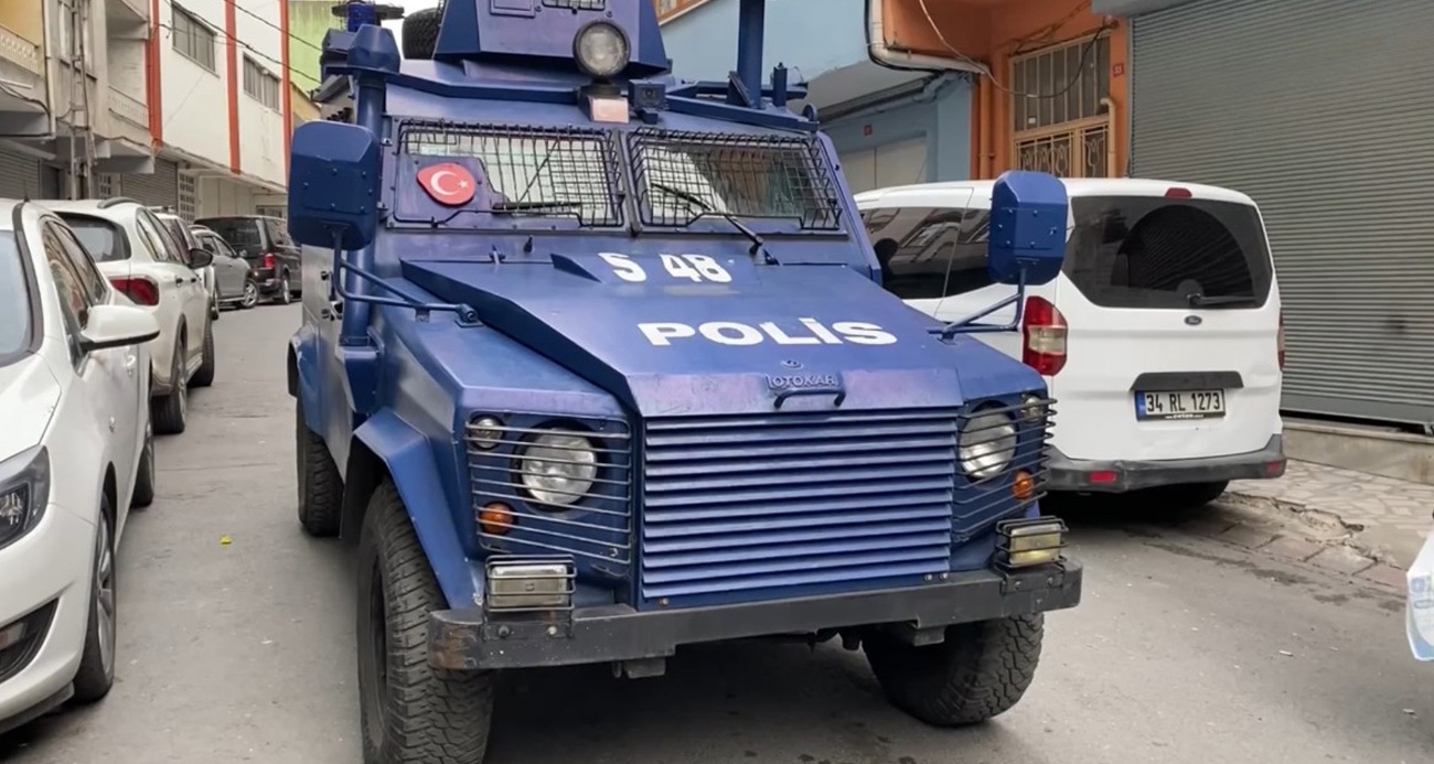 BEYOĞLU’NDA BALİSTİK YELEKLİ SİLAHLI ÇETE ÇÖKERTİLDİ: SEMTTE HUZUR BIRAKMAMIŞLARDI, YAKALANDILAR