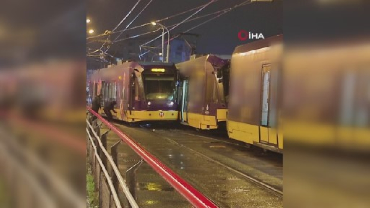 GÜNGÖREN’DE TRAMVAYLAR ÇARPIŞTI