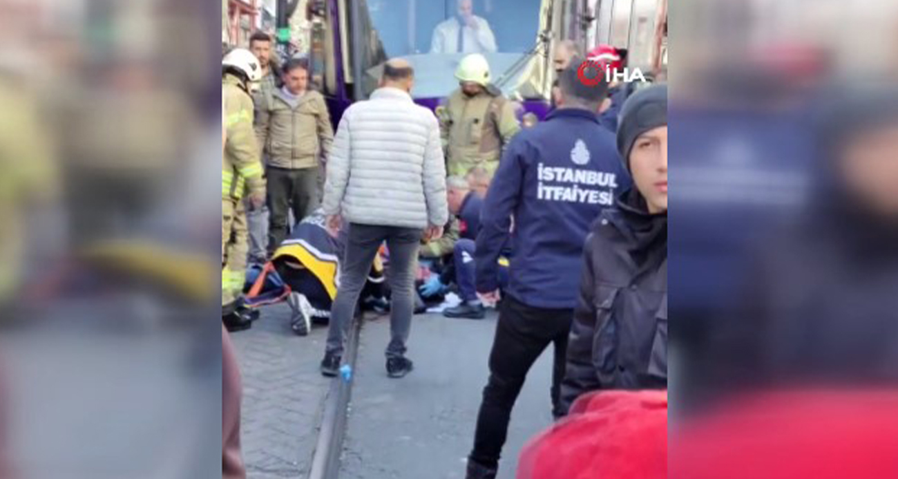 SULTANAHMET’TE TRAMVAY YAYAYA ÇARPTI, SEFERLER DURDU 