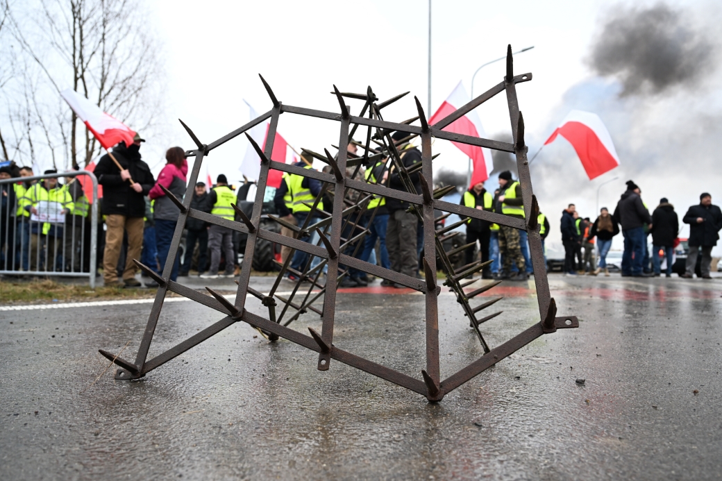 MACARİSTAN VE POLONYA’DA ÇİFTÇİLERDEN UKRAYNA SINIRINDA PROTESTO 