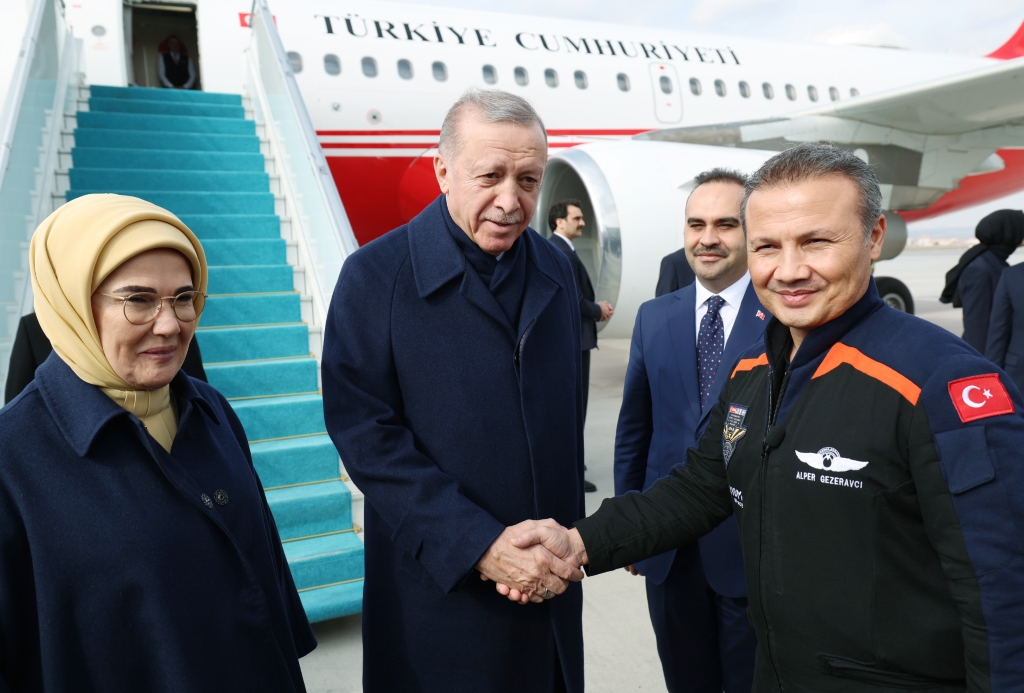 CUMHURBAŞKANI RECEP TAYYİP ERDOĞAN, TÜRKİYE’NİN İLK ASTRONOTU ALPER GEZERAVCI’YI KABUL ETTİ