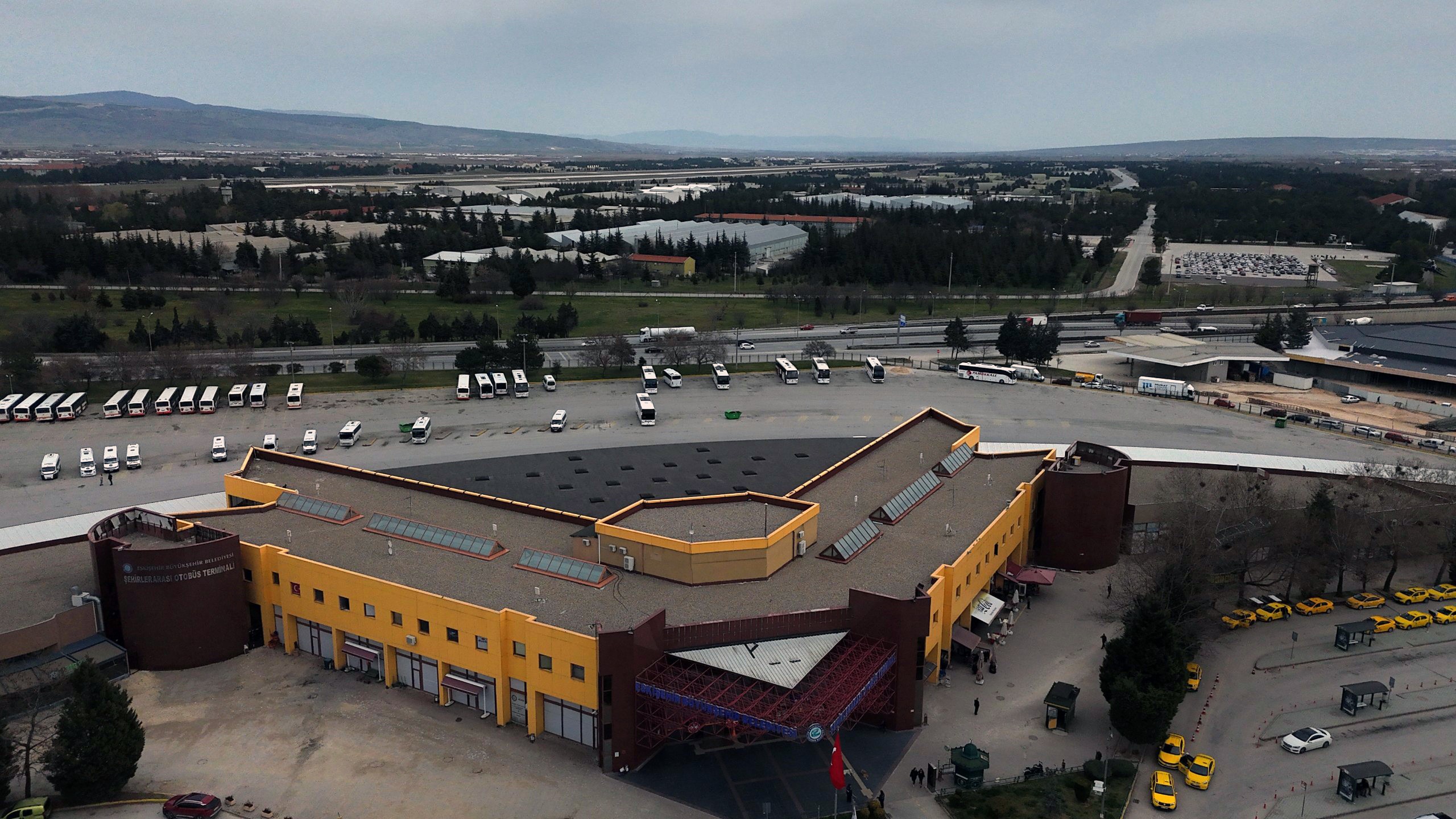 ONLİNE BİLET SATIŞI VE YÜKSEK HIZLI TREN, OTOBÜS TERMİNALİNİ TENHALAŞTIRDI 