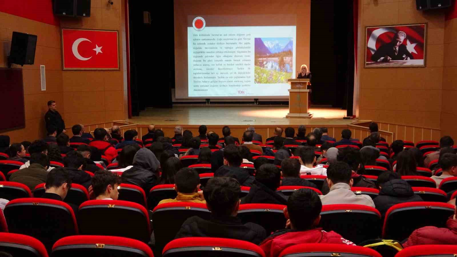 YOZGAT’TA NEVRUZ BU YIL DOĞADA DEĞİL, SALONDA KUTLANDI