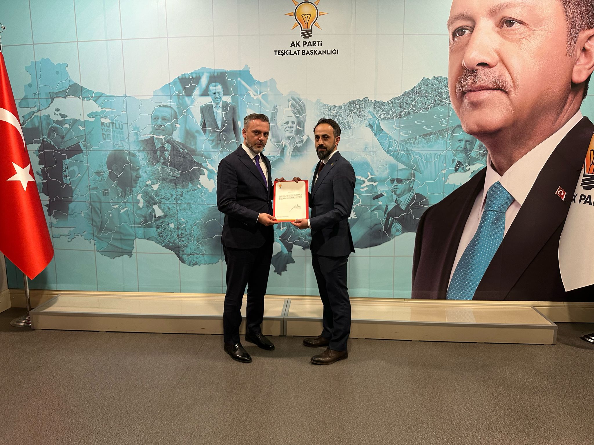 AK PARTİDE YENİ BAŞKAN MERKEZ İLÇE TEŞKİLATINI AÇIKLADI